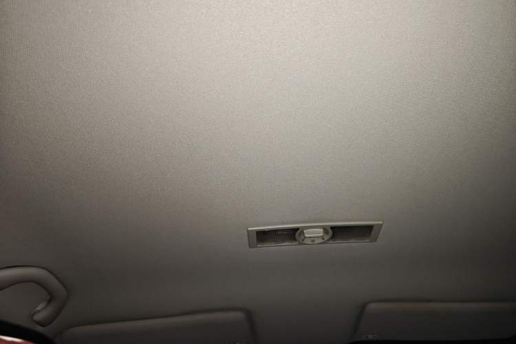 Used Volkswagen Gran Lavida 2013 1.6L Automatic Fashion Model Headliner