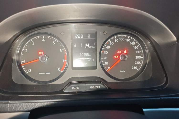 Used Volkswagen Gran Lavida 2013 1.6L Automatic Fashion Model Instrument Cluster