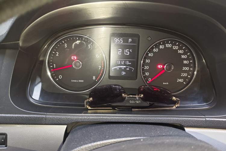 Used Volkswagen Gran Lavida 2013 1.4 TSI Automatic Comfort Model Instrument Cluster