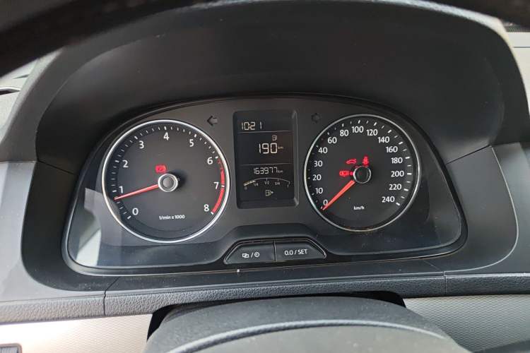 Used Volkswagen Gran Lavida 2013 1.6L Manual Comfort Model Instrument Cluster