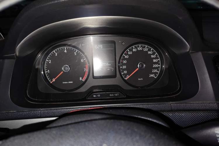 Used Volkswagen Gran Lavida 2013 1.6L Manual Fashion Model Instrument Cluster