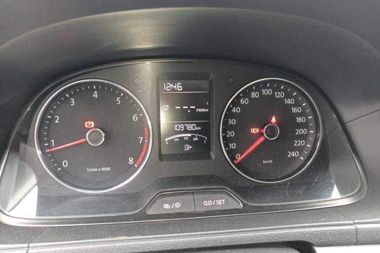 Used Volkswagen Gran Lavida 2013 1.4 TSI Manual Comfort Model Instrument Cluster