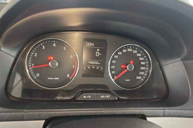 Used Volkswagen Gran Lavida 2013 1.4 TSI Manual Comfort Model Instrument Cluster