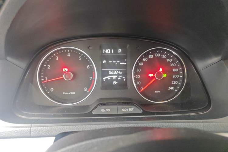 Used Volkswagen Gran Lavida 2013 1.6L Automatic Comfort Model Instrument Cluster