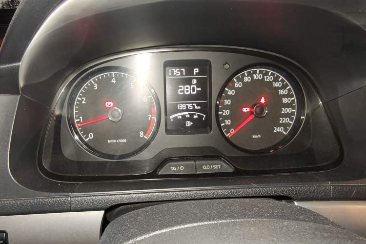 Used Volkswagen Gran Lavida 2013 1.6L Automatic Fashion Model Instrument Cluster