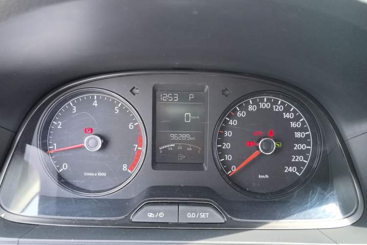 Used Volkswagen Gran Lavida 2013 1.6L Automatic Fashion Model Instrument Cluster