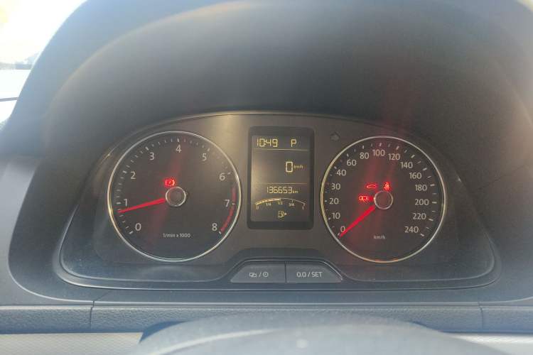 Used Volkswagen Gran Lavida 2013 1.4 TSI Automatic Comfort Model Instrument Cluster