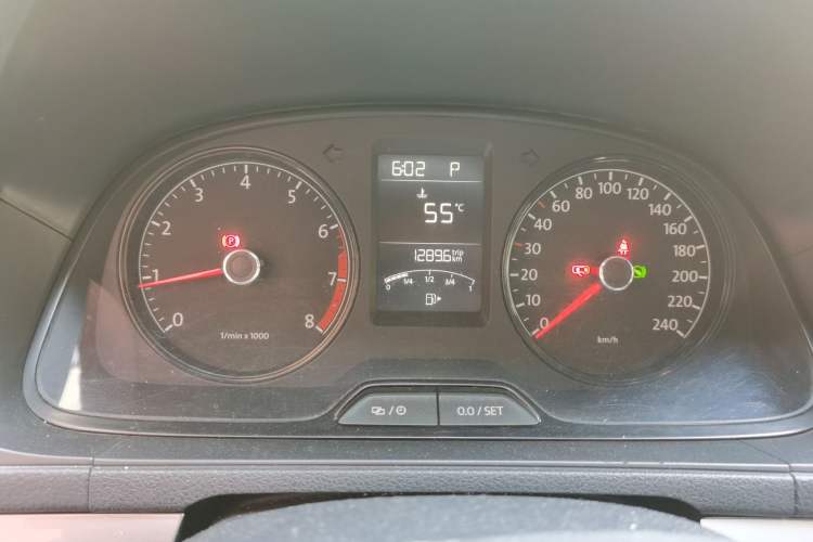 Used Volkswagen Gran Lavida 2013 1.6L Automatic Fashion Model Instrument Cluster