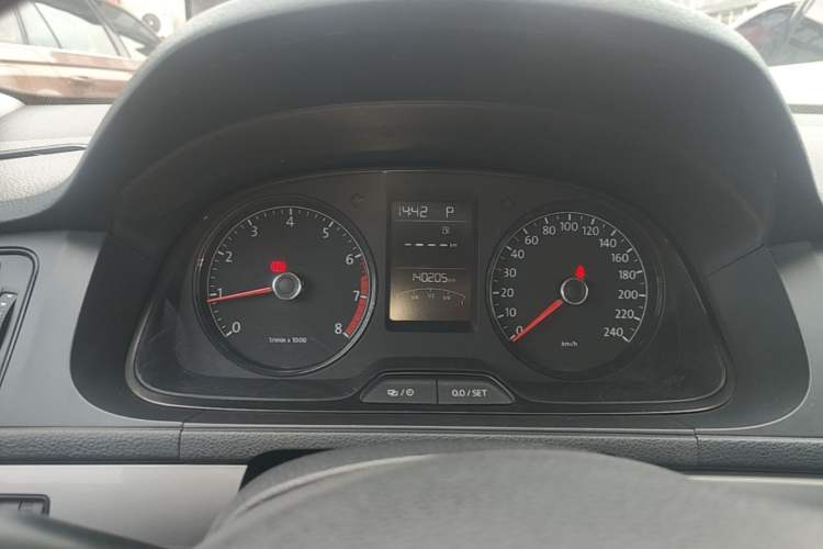 Used Volkswagen Gran Lavida 2013 1.6L Automatic Fashion Model Instrument Cluster