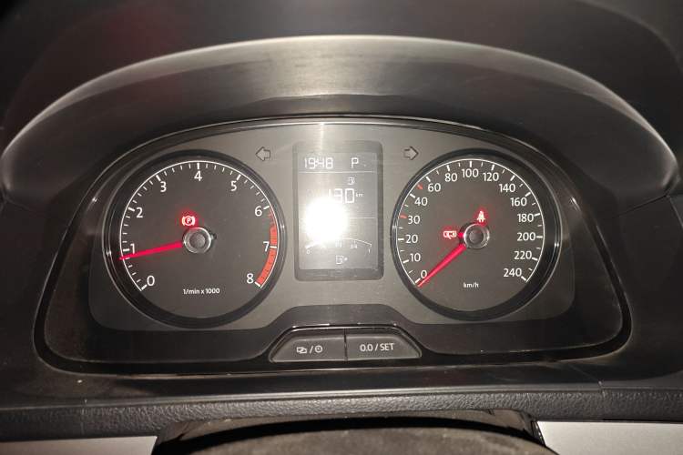 Used Volkswagen Gran Lavida 2013 1.6L Automatic Fashion Model Instrument Cluster