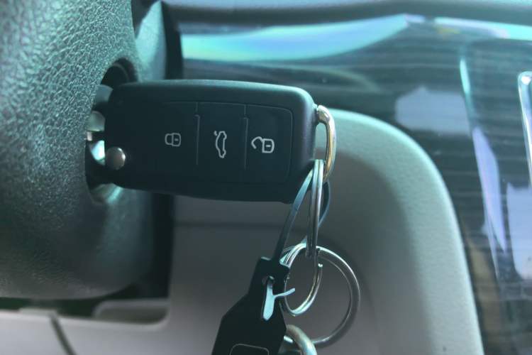 Used Volkswagen Gran Lavida 2013 1.6L Manual Comfort Model Interior 1