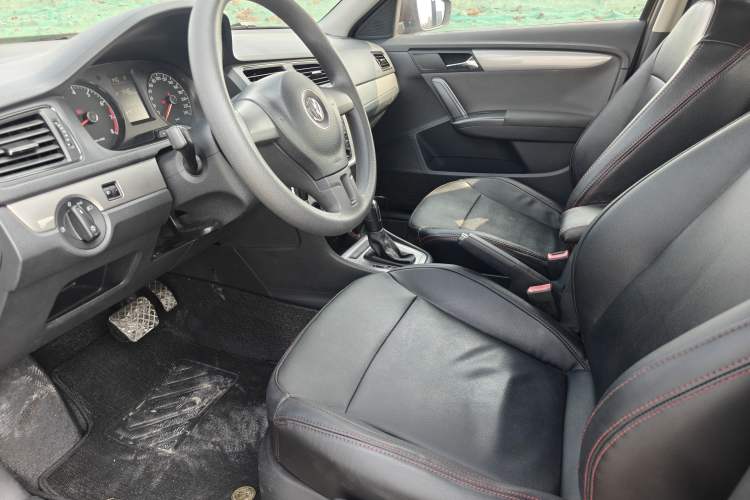 Used Volkswagen Gran Lavida 2013 1.6L Automatic Fashion Model Interior 1