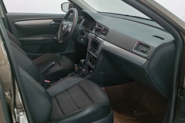 Used Volkswagen Gran Lavida 2013 1.6L Automatic Comfort Model Interior 1