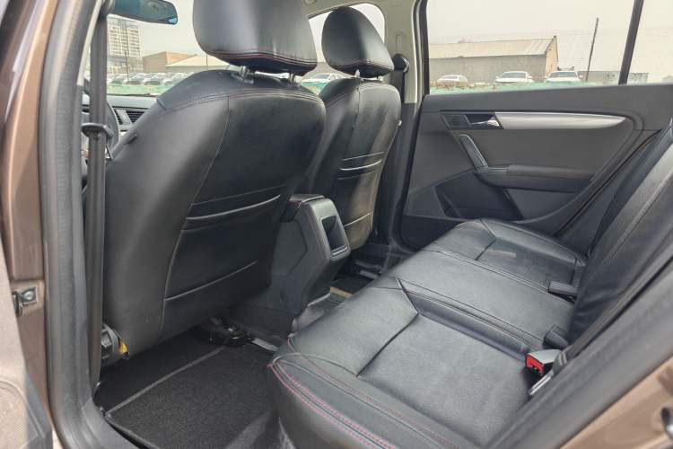 Used Volkswagen Gran Lavida 2013 1.6L Automatic Fashion Model Interior 2