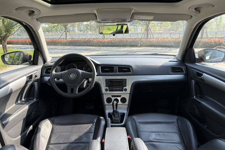 Used Volkswagen Gran Lavida 2013 1.6L Automatic Comfort Model Interior 3