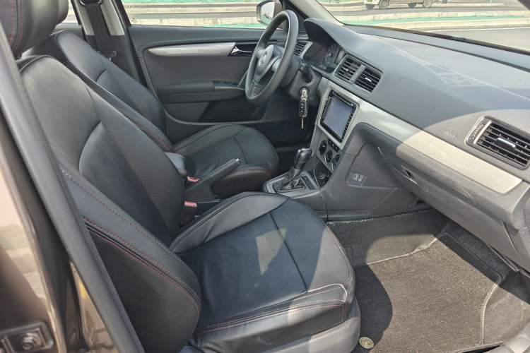 Used Volkswagen Gran Lavida 2013 1.6L Automatic Fashion Model Interior 4