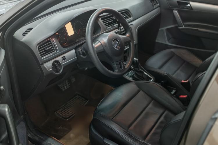 Used Volkswagen Gran Lavida 2013 1.6L Automatic Comfort Model Interior 4