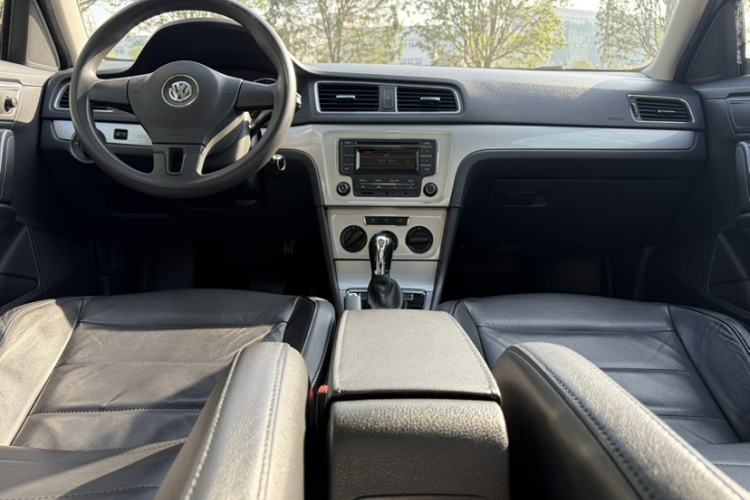 Used Volkswagen Gran Lavida 2013 1.6L Automatic Comfort Model Interior 4