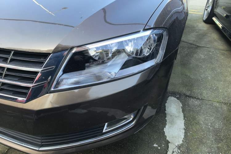 Used Volkswagen Gran Lavida 2013 1.6L Manual Comfort Model Left Front Headlight