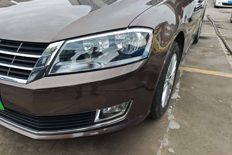 Used Volkswagen Gran Lavida 2013 1.4 TSI Automatic Comfort Model Left Front Headlight