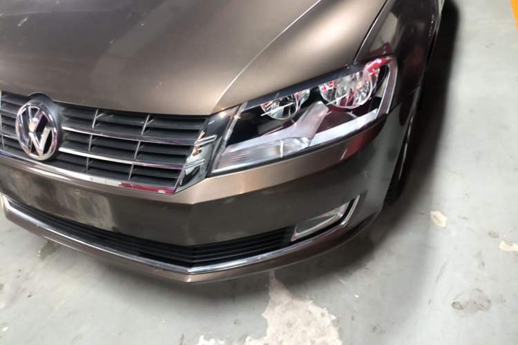 Used Volkswagen Gran Lavida 2013 1.6L Manual Comfort Model Left Front Headlight