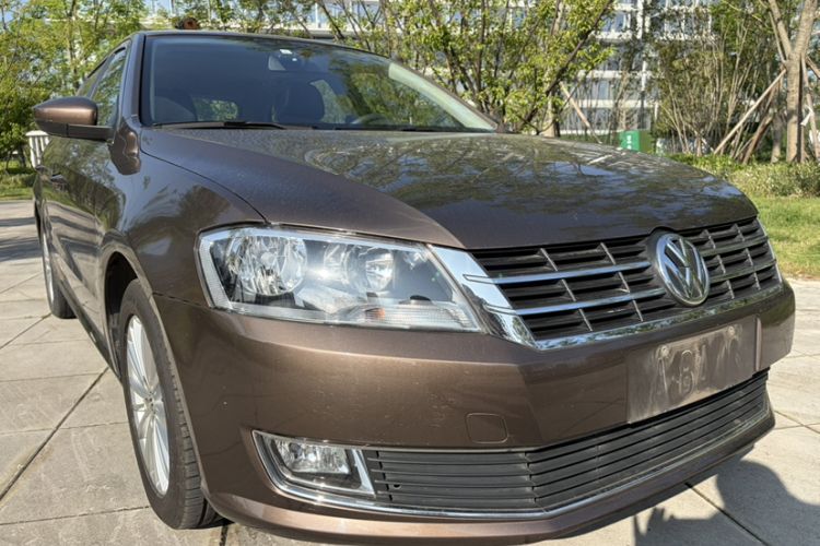 Used Volkswagen Gran Lavida 2013 1.6L Automatic Comfort Model Left Front Headlight