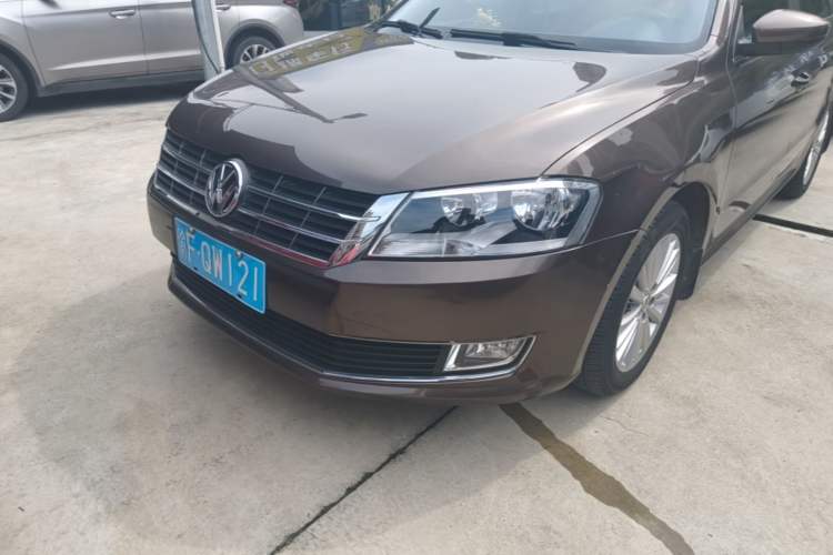 Used Volkswagen Gran Lavida 2013 1.6L Manual Comfort Model Left Front Headlight