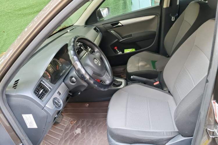 Used Volkswagen Gran Lavida 2013 1.6L Automatic Fashion Model Left Front Seat