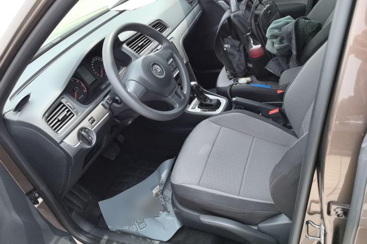 Used Volkswagen Gran Lavida 2013 1.6L Automatic Fashion Model Left Front Seat