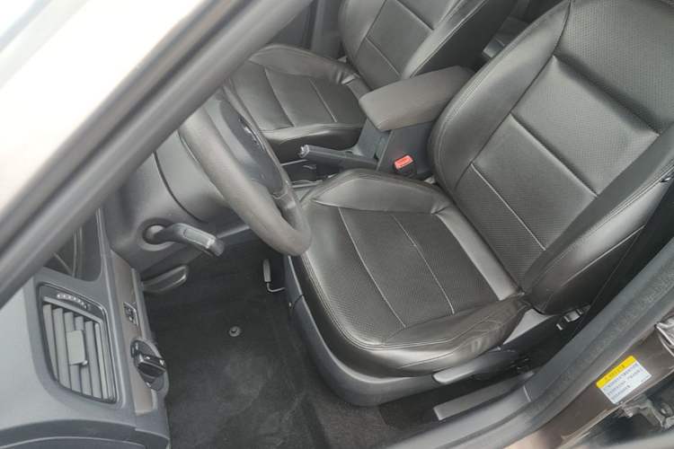 Used Volkswagen Gran Lavida 2013 1.6L Automatic Fashion Model Left Front Seat