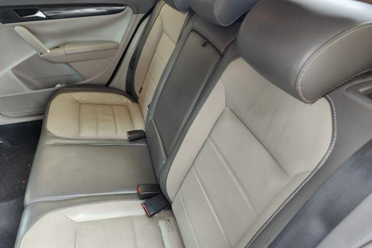 Used Volkswagen Gran Lavida 2013 1.4 TSI Manual Comfort Model Left Rear Seat