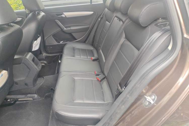 Used Volkswagen Gran Lavida 2013 1.6L Automatic Comfort Model Left Rear Seat
