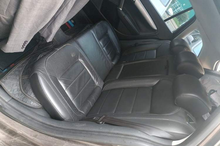 Used Volkswagen Gran Lavida 2013 1.4 TSI Automatic Comfort Model Left Rear Seat