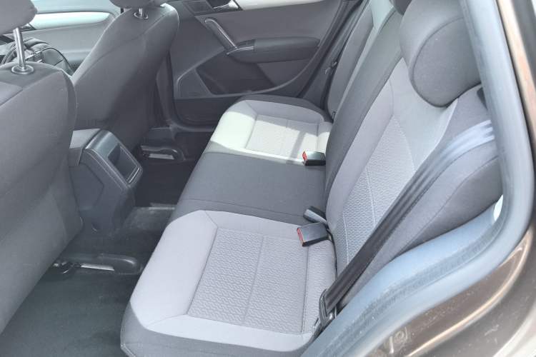 Used Volkswagen Gran Lavida 2013 1.6L Automatic Fashion Model Left Rear Seat