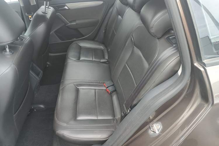 Used Volkswagen Gran Lavida 2013 1.6L Automatic Fashion Model Left Rear Seat
