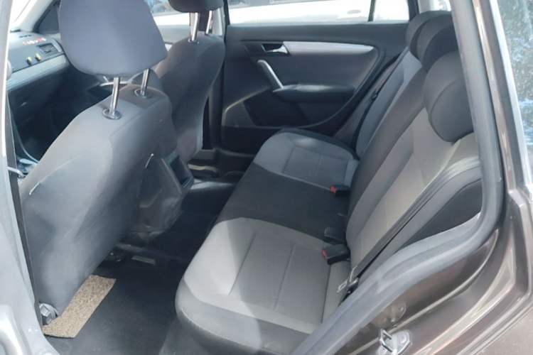 Used Volkswagen Gran Lavida 2013 1.6L Automatic Fashion Model Left Rear Seat
