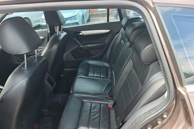 Used Volkswagen Gran Lavida 2013 1.6L Automatic Comfort Model Left Rear Seat