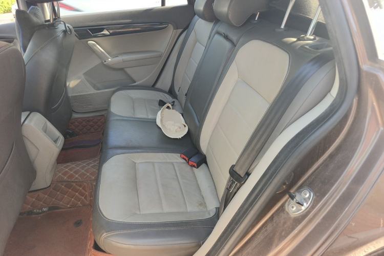 Used Volkswagen Gran Lavida 2013 1.4 TSI Automatic Comfort Model Left Rear Seat