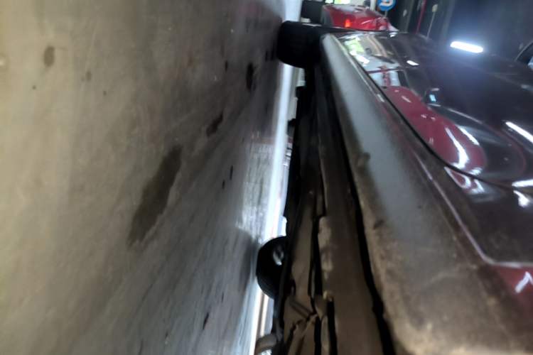 Used Volkswagen Gran Lavida 2013 1.6L Manual Comfort Model Left Side Sill