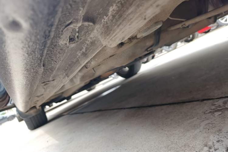 Used Volkswagen Gran Lavida 2013 1.6L Manual Comfort Model Left Side Sill