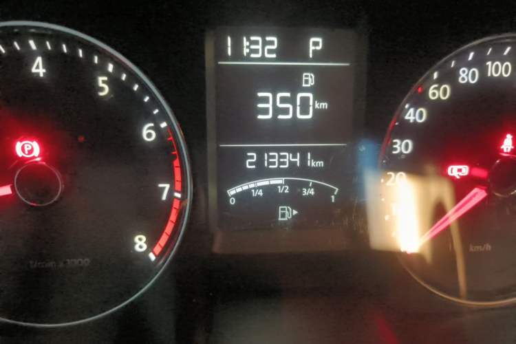 Used Volkswagen Gran Lavida 2013 1.4 TSI Automatic Comfort Model Odometer Close Up