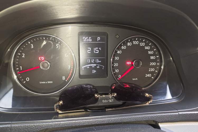 Used Volkswagen Gran Lavida 2013 1.4 TSI Automatic Comfort Model Odometer Close Up