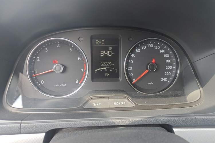 Used Volkswagen Gran Lavida 2013 1.6L Manual Comfort Model Odometer Close Up