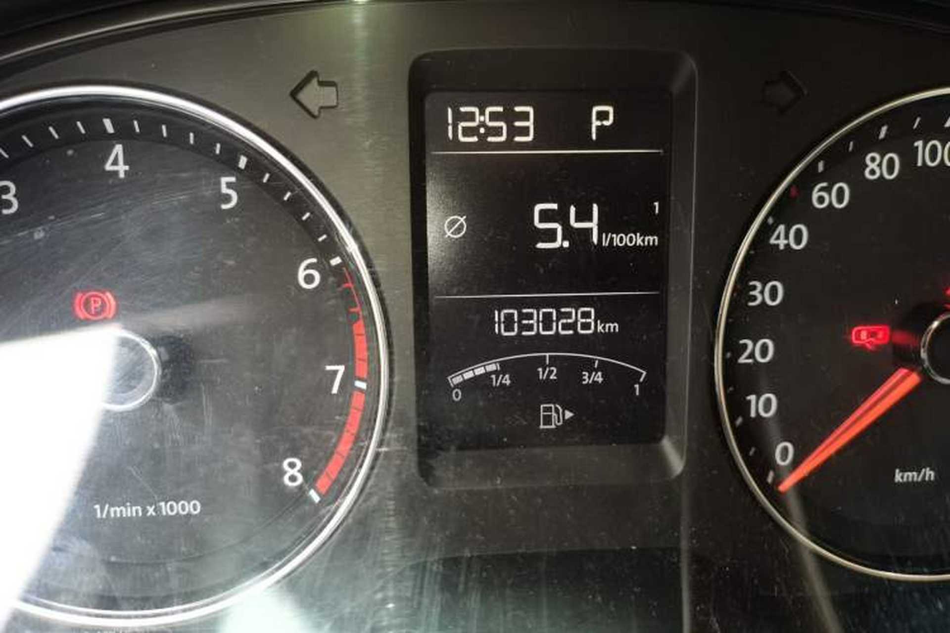 Used Volkswagen Gran Lavida 2013 1.4 TSI Automatic Luxury Model Odometer Close Up