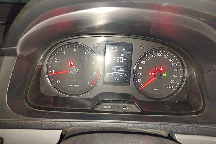 Used Volkswagen Gran Lavida 2013 1.6L Automatic Comfort Model Odometer Close Up