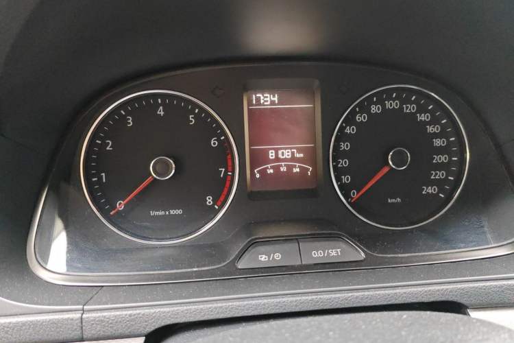 Used Volkswagen Gran Lavida 2013 1.6L Automatic Comfort Model Odometer Close Up