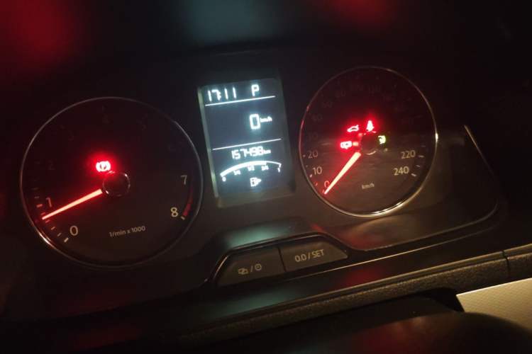 Used Volkswagen Gran Lavida 2013 1.6L Automatic Comfort Model Odometer Close Up