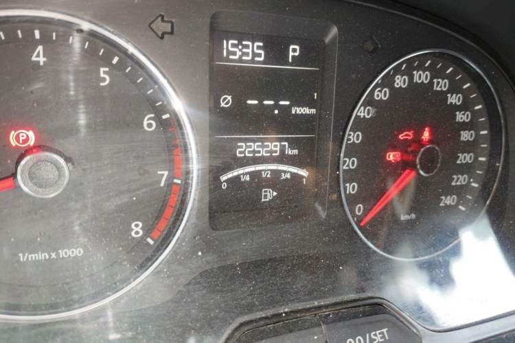 Used Volkswagen Gran Lavida 2013 1.4 TSI Automatic Comfort Model Odometer Close Up