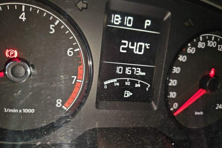 Used Volkswagen Gran Lavida 2013 1.6L Automatic Fashion Model Odometer Close Up