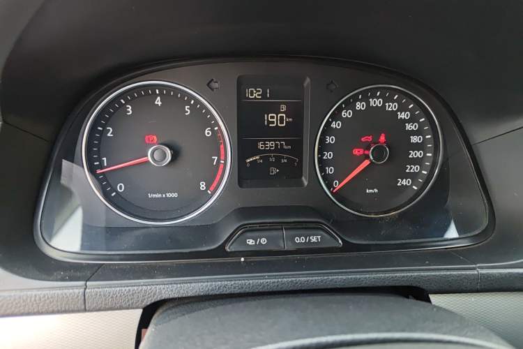 Used Volkswagen Gran Lavida 2013 1.6L Manual Comfort Model Odometer Close Up